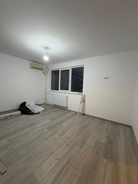 Dristor- 5 minute metrou, langa mall Park Lake