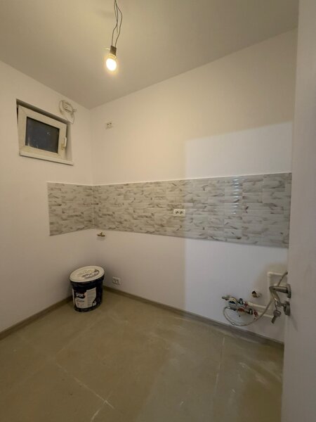 Dristor- 5 minute metrou, langa mall Park Lake