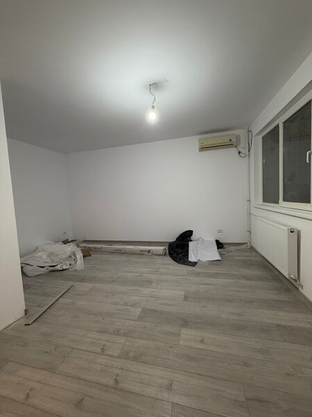 Dristor- 5 minute metrou, langa mall Park Lake