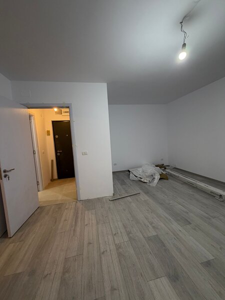 Dristor- 5 minute metrou, langa mall Park Lake